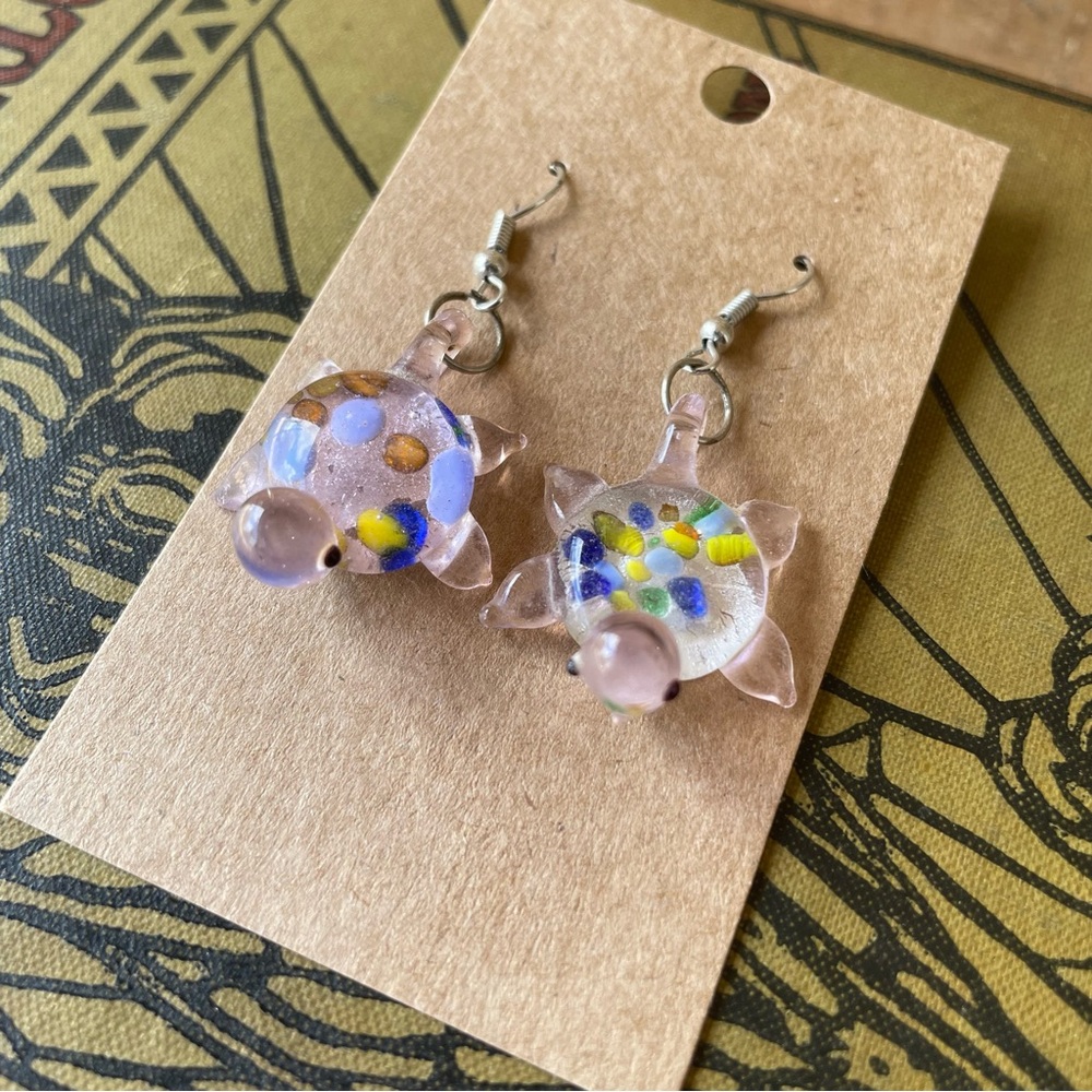 Glass Turtle Dangle Earrings New Condition! So Sweet!